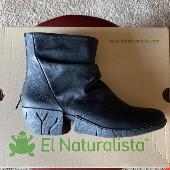 El Naturalista black leather ankle boots - Picture 2 of 11